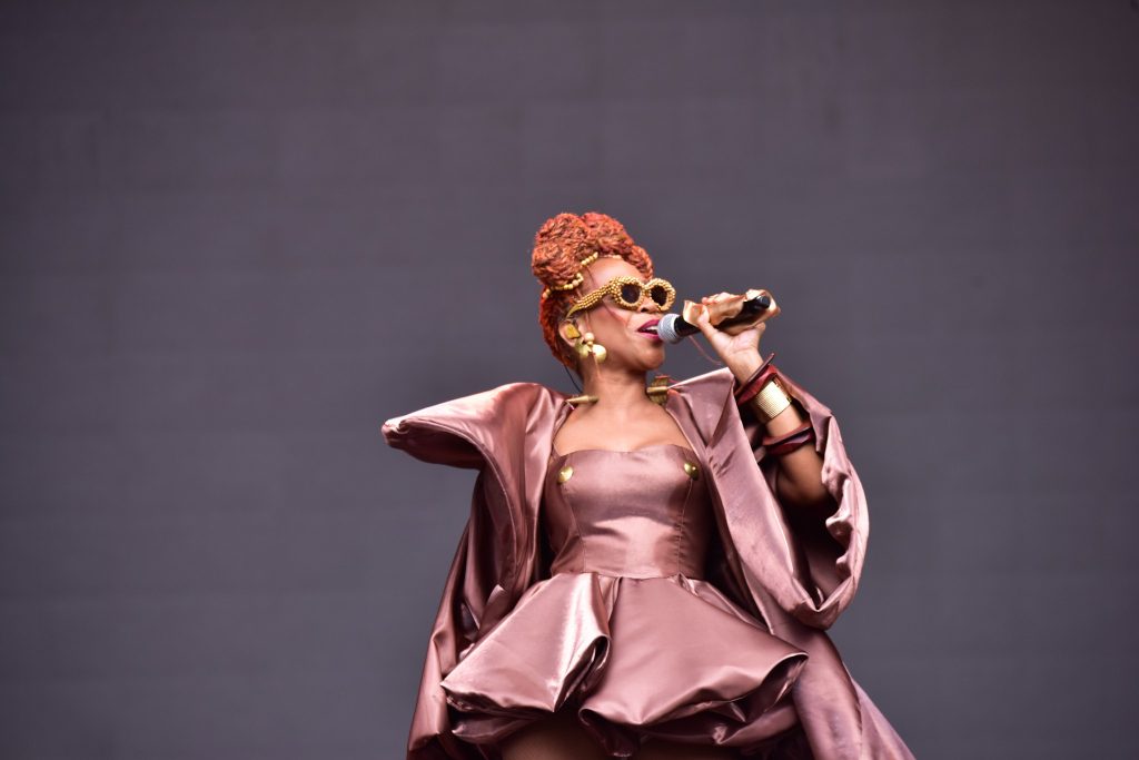 Vozes femininas do rap abrem The Town com Karol Conká, Ebony e Ajulia Costa