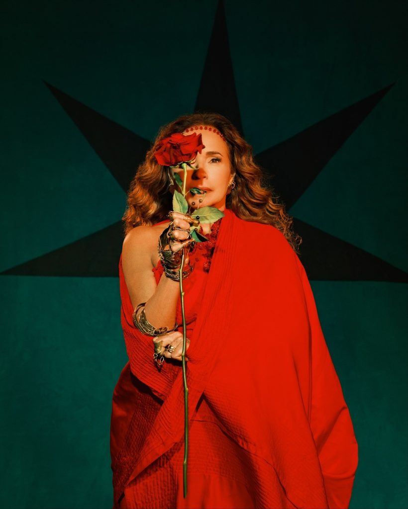 Daniela Mercury se revigora na roda gregária e politizada do álbum ‘Cirandaia’