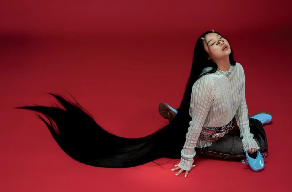 Após hit nº1, cantora de ‘Guerreiras do K-Pop’ grava em MG e torce por Oscar: ‘Vamos manifestar’