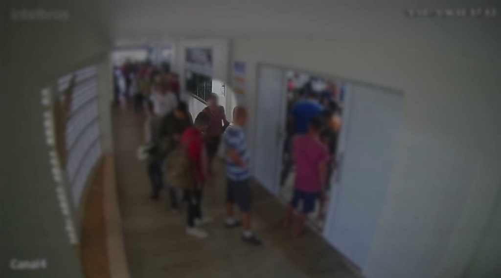 Vídeo mostra momento em que suspeito de tentativa de homicídio no centro de Palmas fura fila em restaurante
