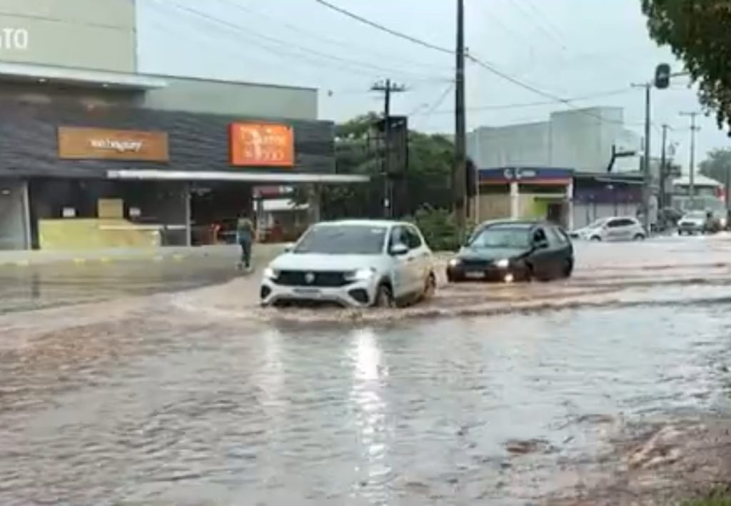 Após temporal que alagou vias, Araguaína segue com alerta de chuvas até sexta-feira (27); veja previsão
