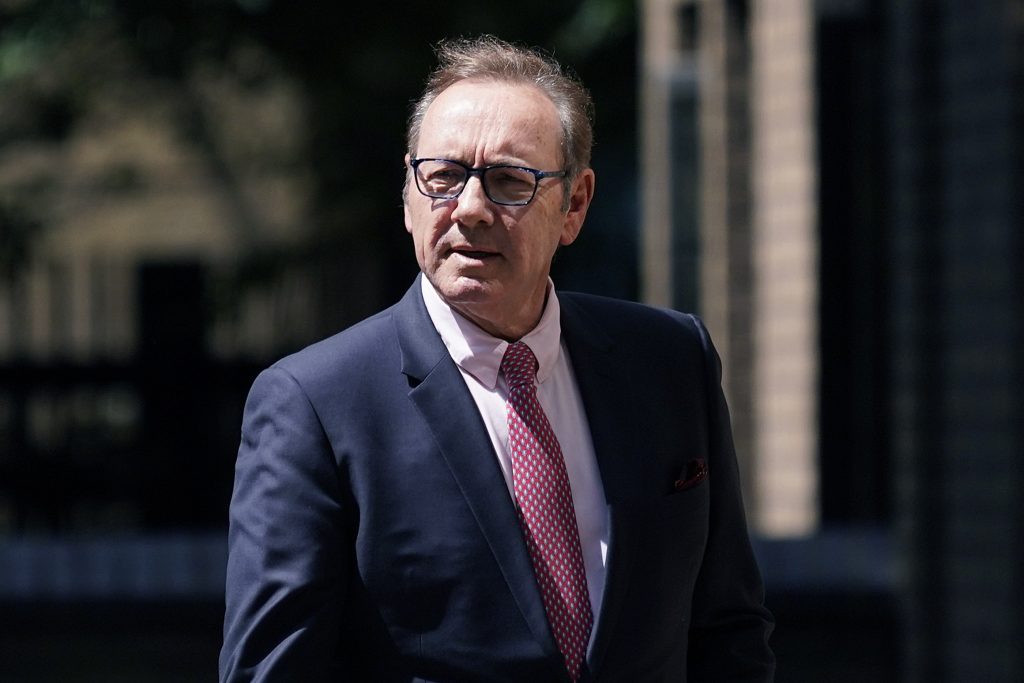Kevin Spacey é acusado de agressões sexuais ocorridas há décadas em processos civis no Reino Unido