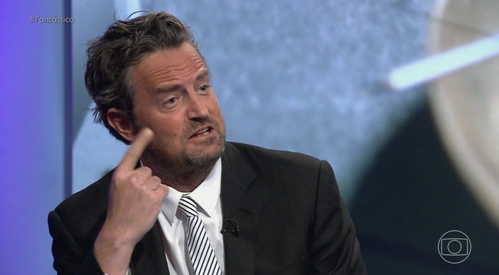 Leilão beneficente vende itens pessoais de Matthew Perry, ator de ‘Friends’ que morreu em 2023, nos EUA